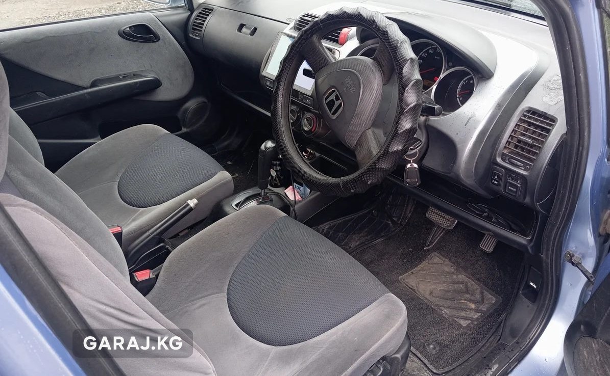 Honda Fit 2002, Узген
