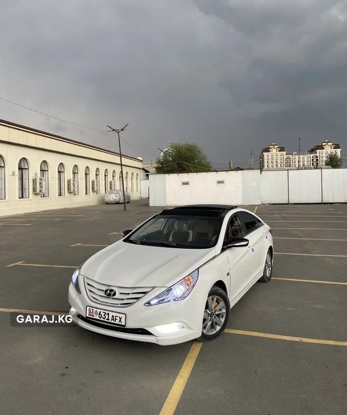 Hyundai Sonata 2012, Кызыл-Кия